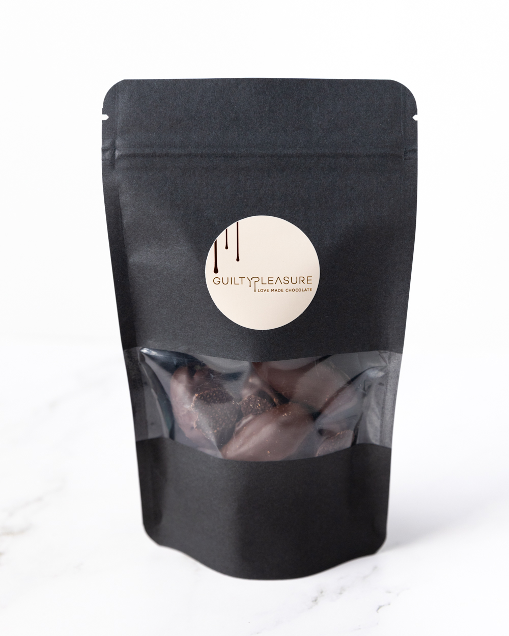 Curmale trase in ciocolata cu miez de migdale